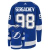 Tampa Bay Lightning tröja Mikhail Sergachev 98 Adidas Stanley Cup 2022 Blå Authentic - NHL Tröjor Herr Tampa Bay Lightning tröja Mikhail Sergachev 98 Adidas Stanley Cup 2022 Blå Authentic - NHL Tröjor Herr